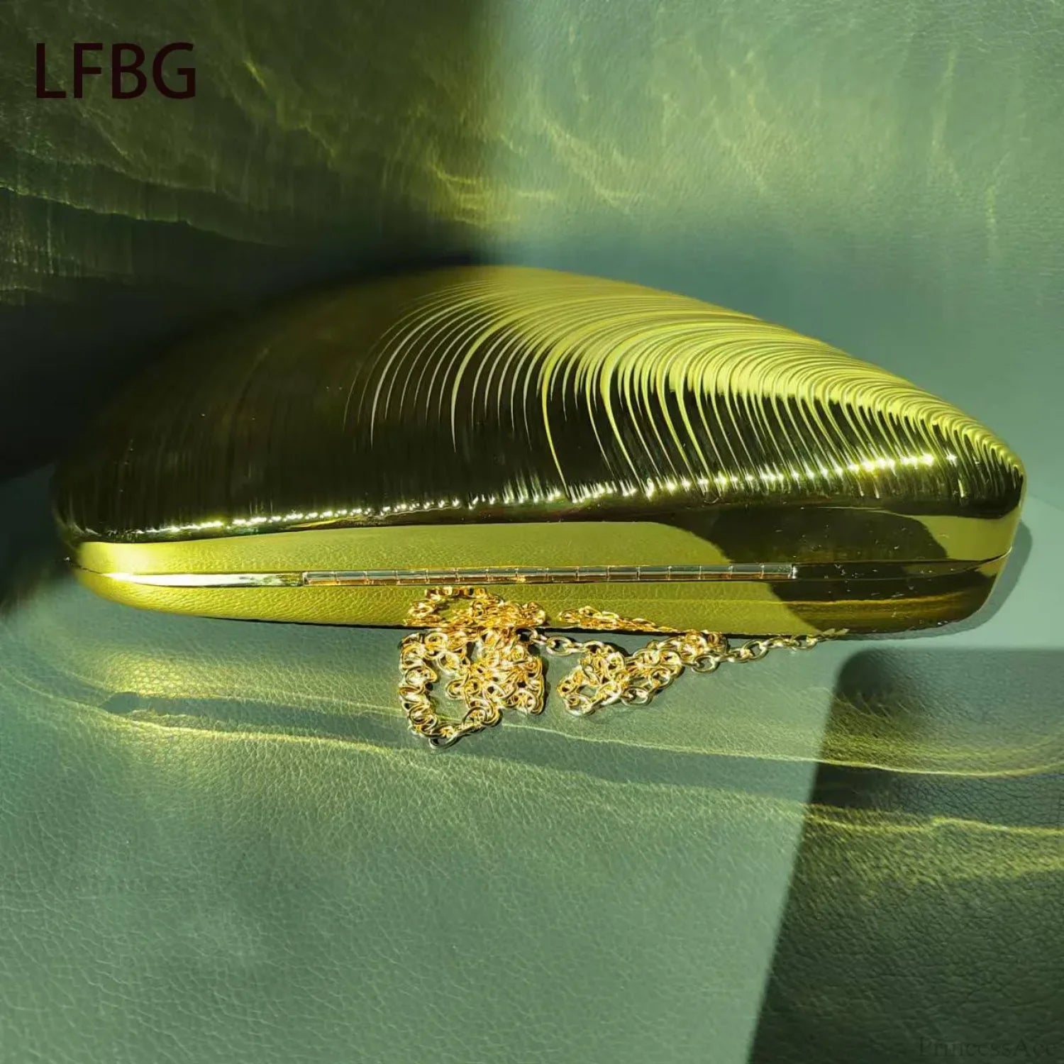 Shell Shaped Acrylic Purse Clutch Bag with Gold Chain Gold / (20cm clutchbag-250126